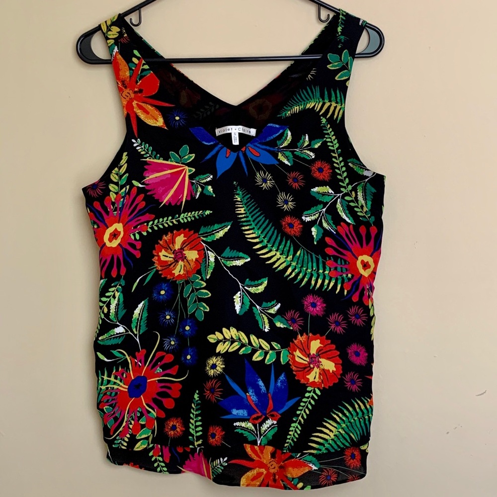 Floral sleeveless v-neck blouse